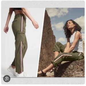 Athleta Women’s Summit Cargo Pants Green Khaki with stripe sz 2